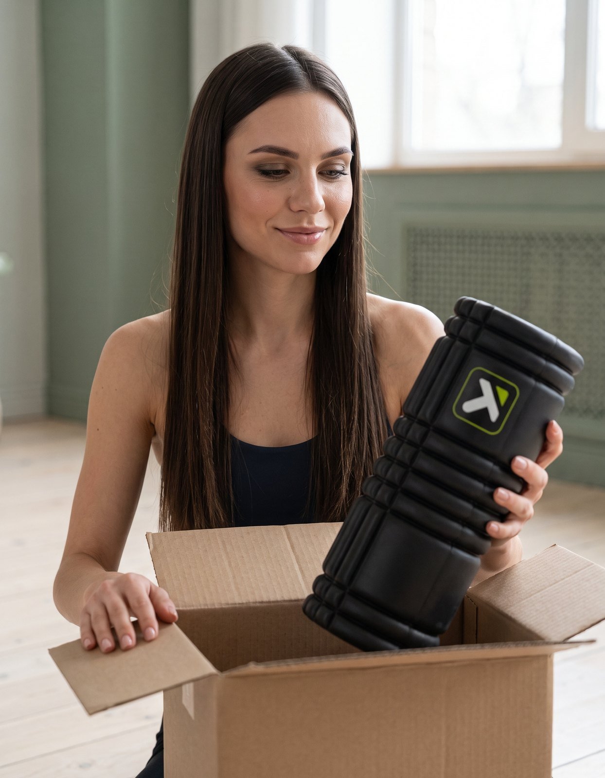 Lifting a foam roller out of its box